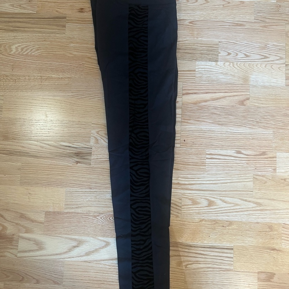 Victoria Secret PINK Black Leggings with Zebra Stripe Sz L  Brand New